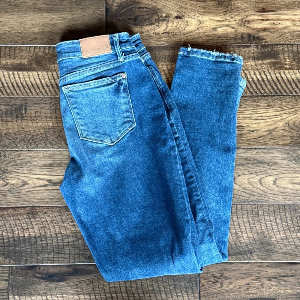 Judy Blue Boyfriend Fit Jeans Medium Wash Raw Hem High Rise JB82624DK Size 7/28